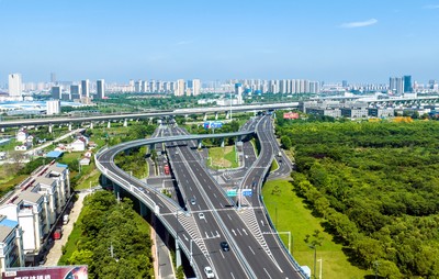 城市血脉的守护者 市政道路工程建筑与运维的现代实践